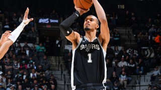华体会体育登录入口-西部最新排名：勇士创NBA奇迹，湖人收大礼，雷霆爆冷连败